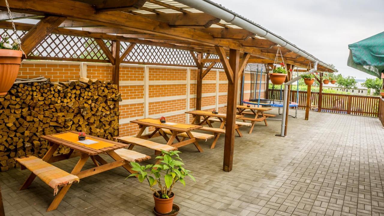 Penzion s restaurací na Furhaple Šakvice Exterior foto