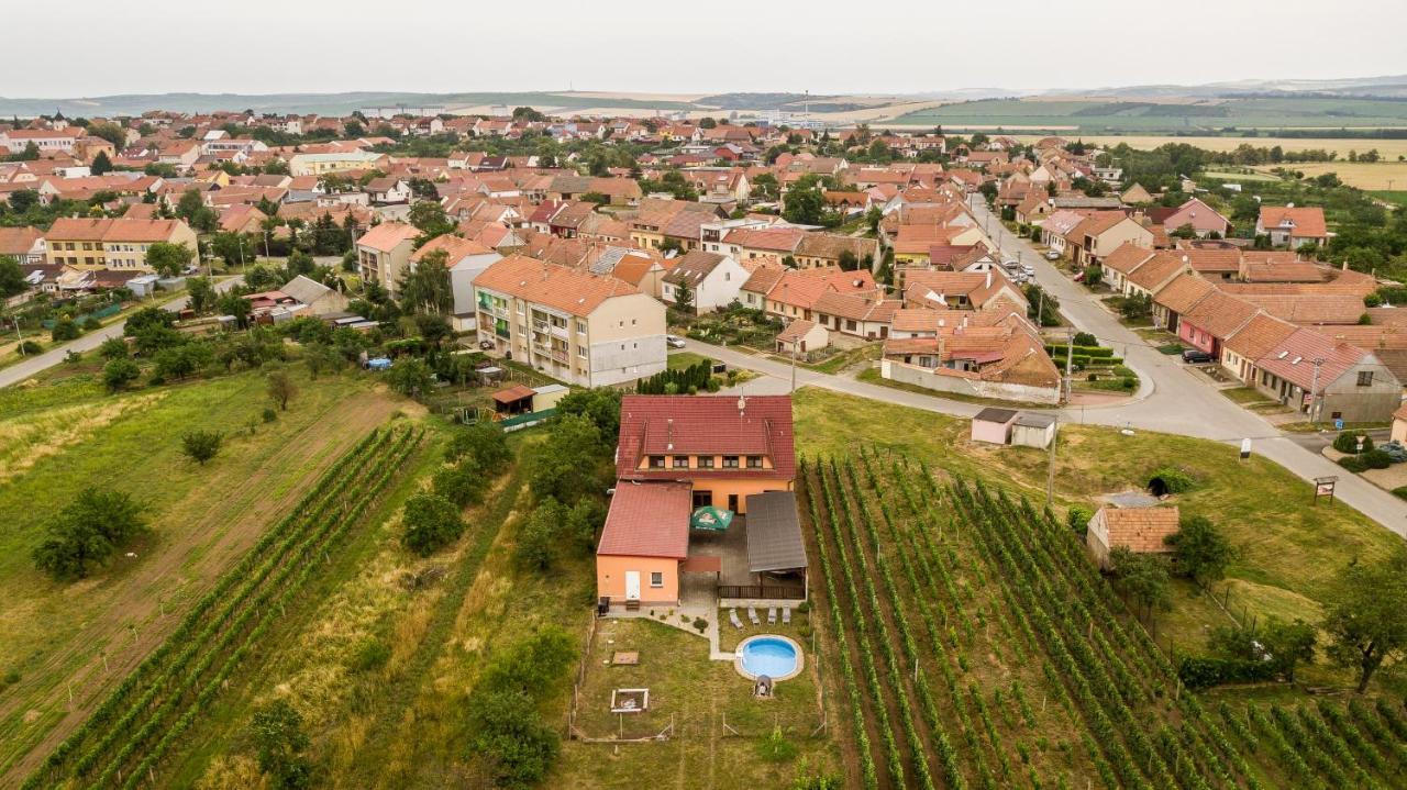 Penzion s restaurací na Furhaple Šakvice Exterior foto