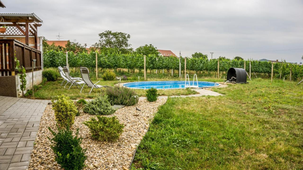 Penzion s restaurací na Furhaple Šakvice Exterior foto