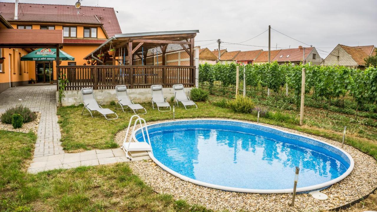 Penzion s restaurací na Furhaple Šakvice Exterior foto