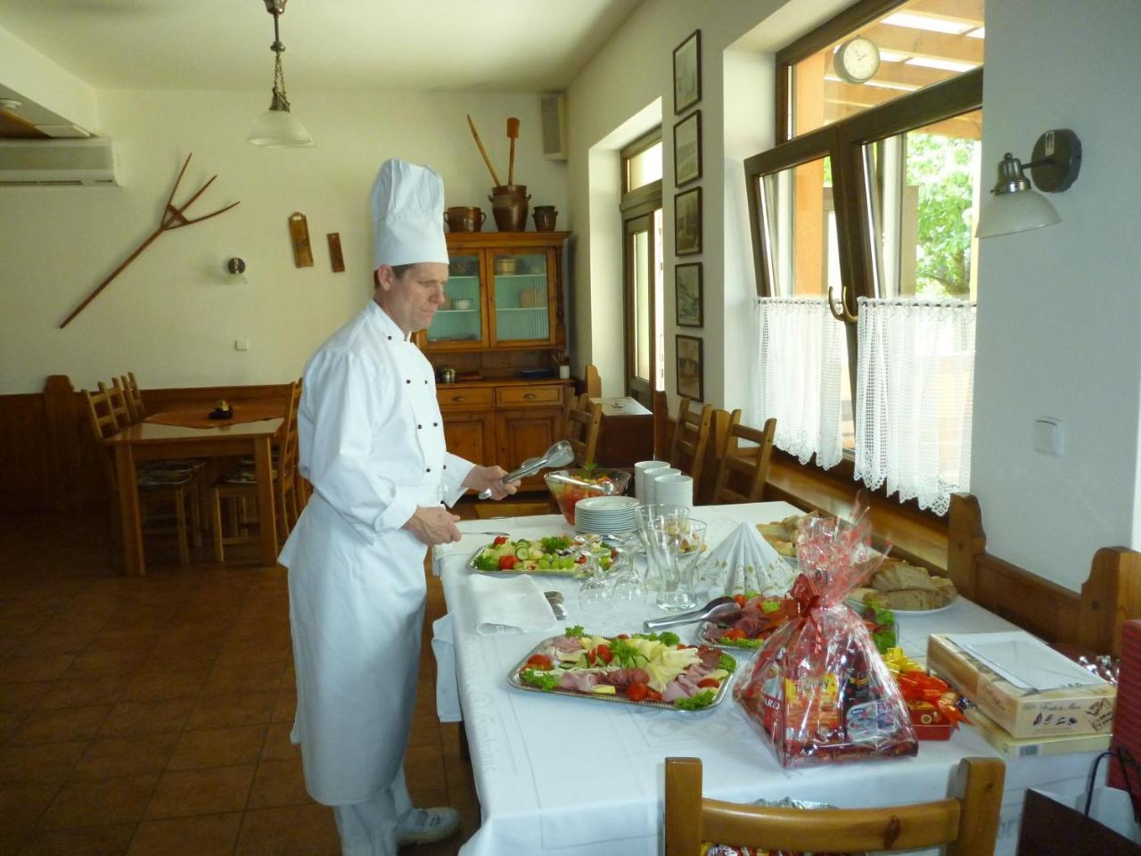 Penzion s restaurací na Furhaple Šakvice Exterior foto